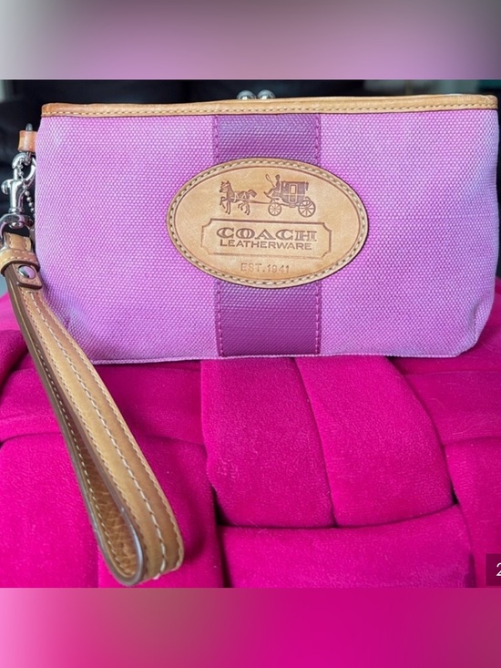 Coach Handbags - Coach LIMITED EDITION/ RARE Hampton Archive Kisslock wristlet